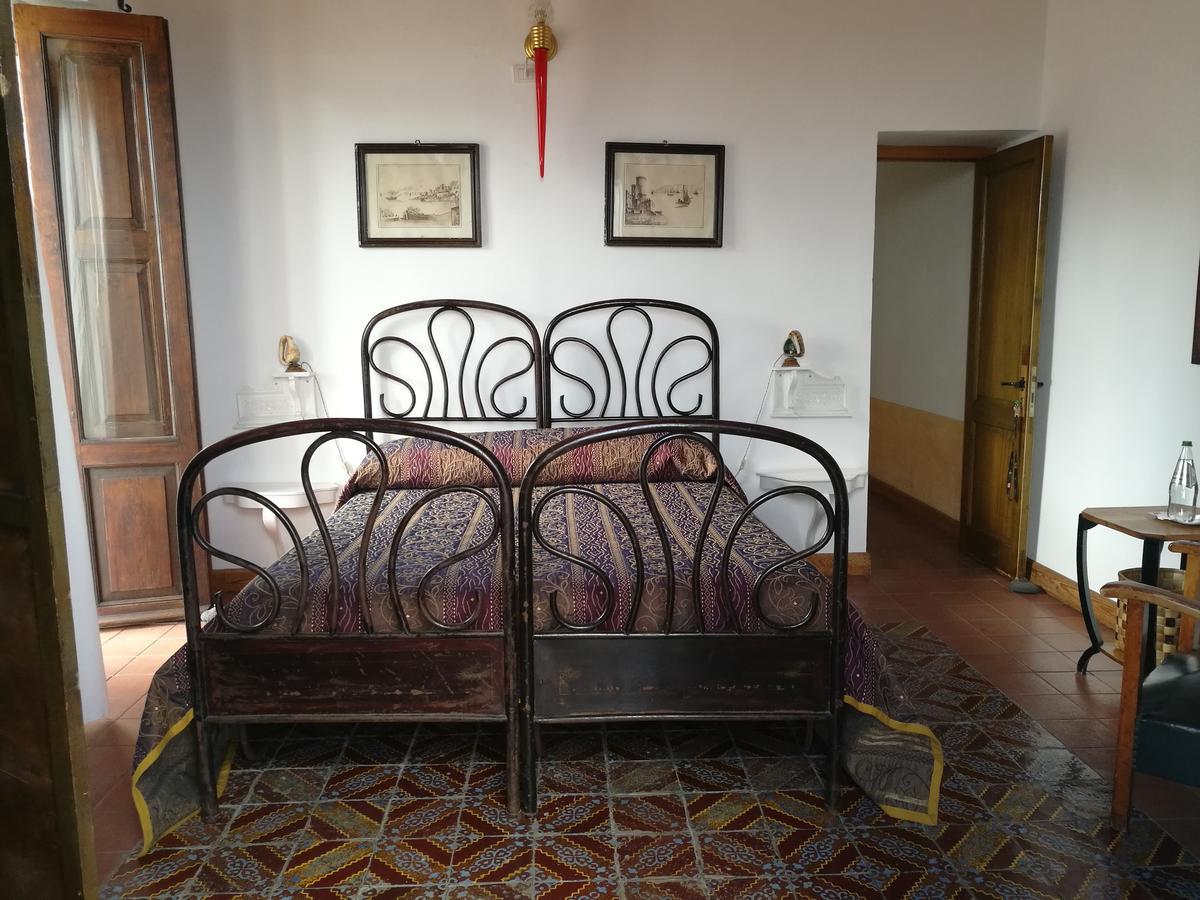 La Locanda Del Barbablu Стромболи Екстериор снимка